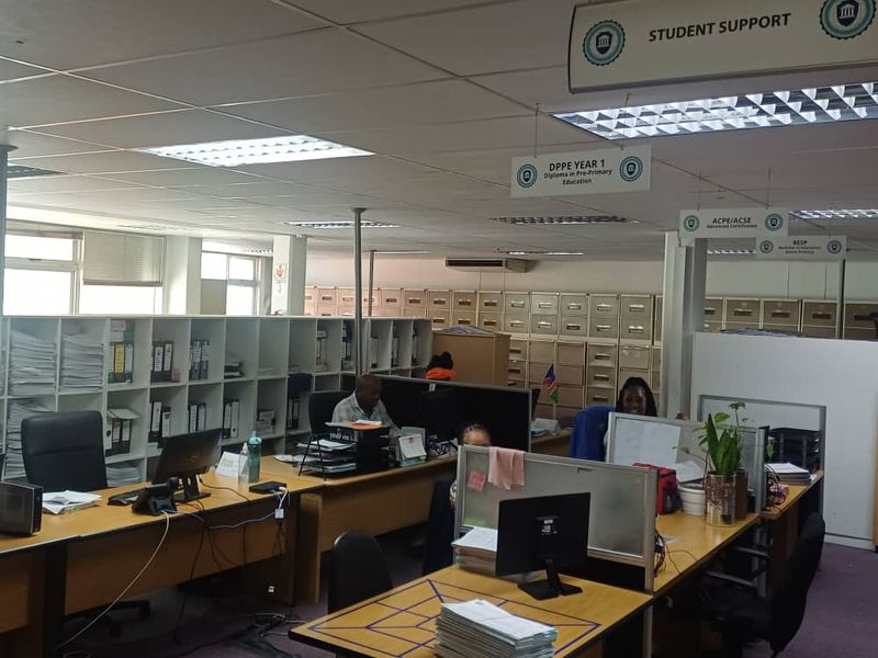 Office Building to rent - CBD - Photo 6