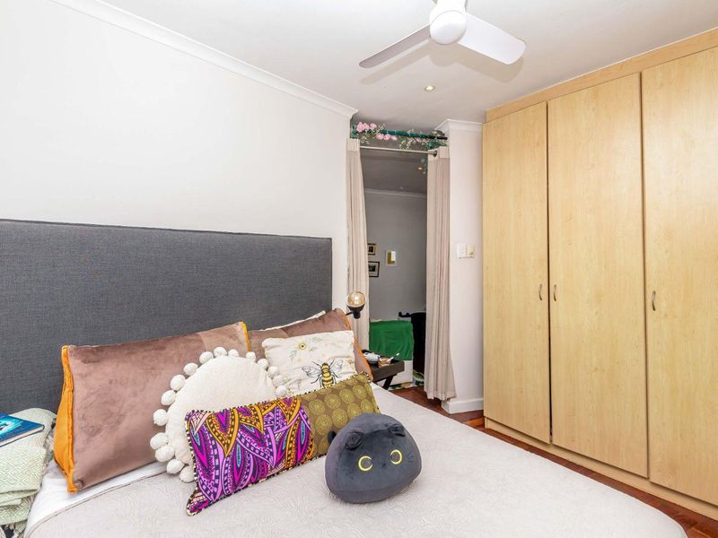 Find of the Season - Sundowner's Paradise with 2 Parkings - Photo 9