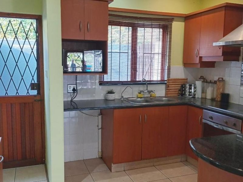 A cosy lock up and go townhouse to rent - Photo 5