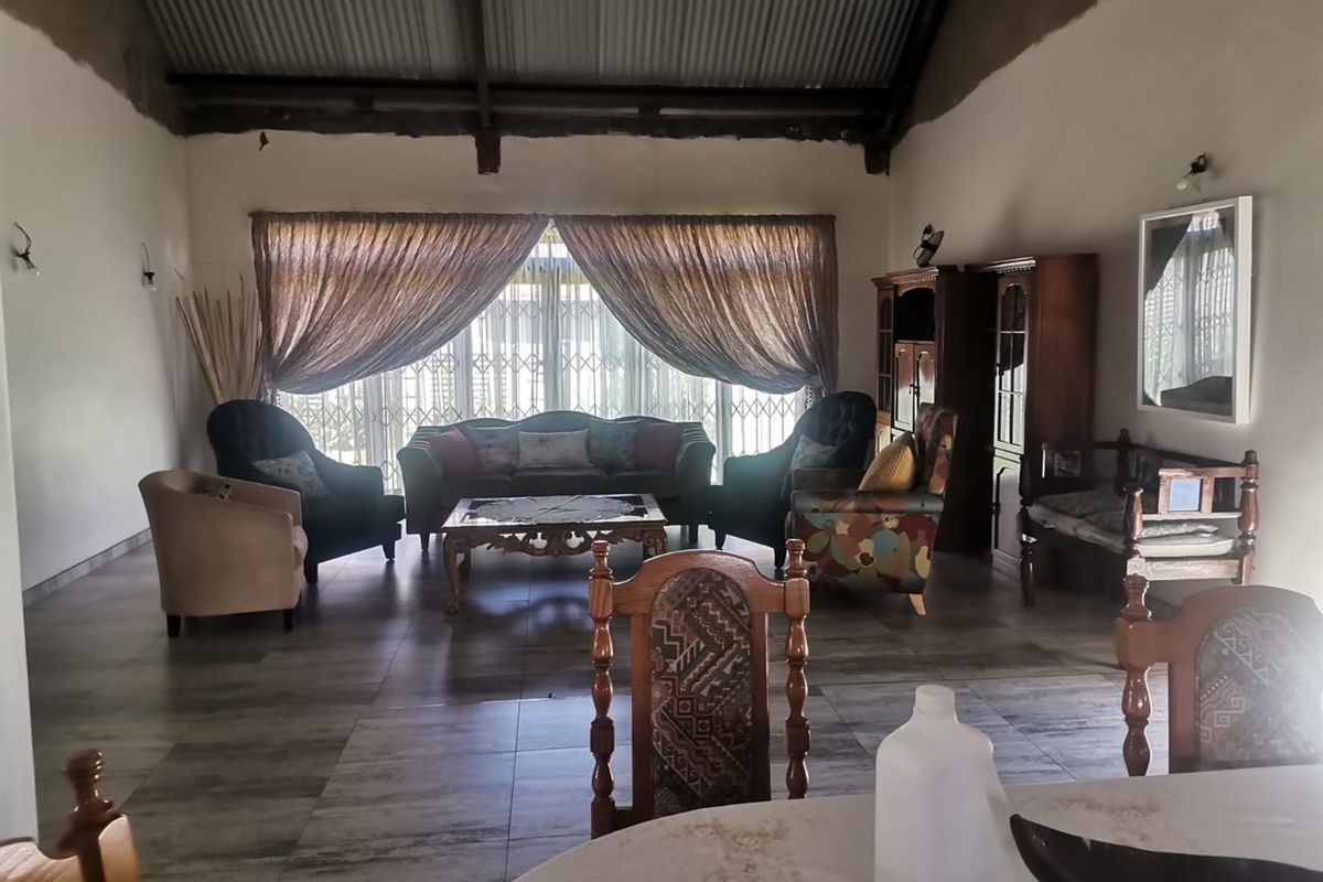 4 Bedroom House For Sale in Vanderbijlpark CE 4 - Photo 3
