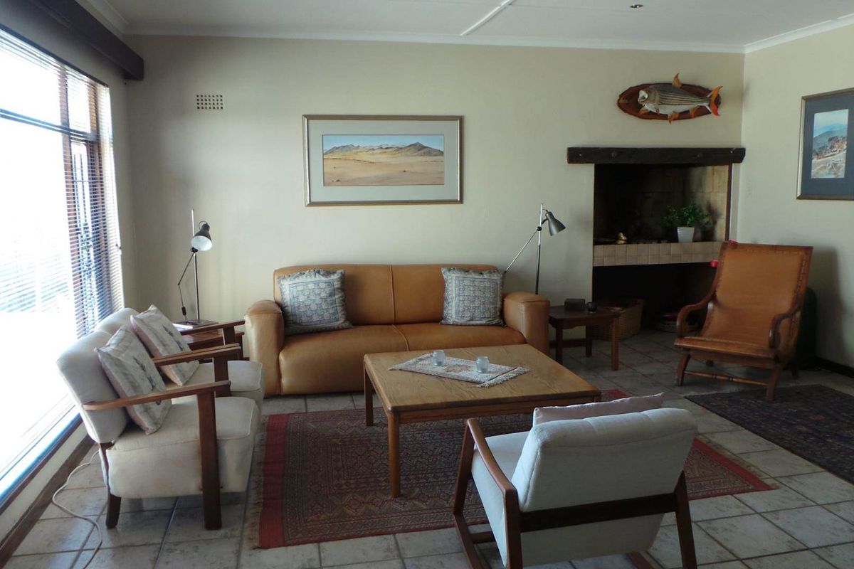 Well located Home close to Private School and Park - Photo 2