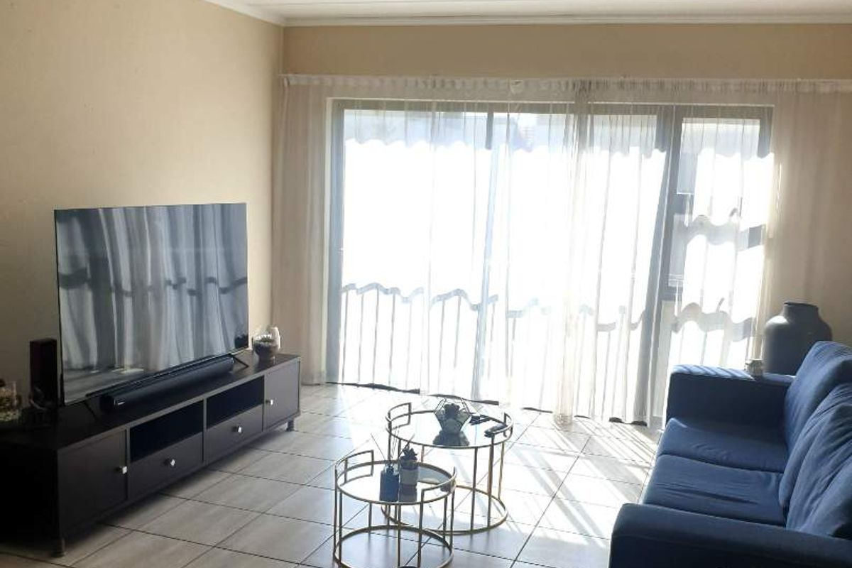 Modern Two Bedroom First Floor Apartment in Secure Ihita, Beverley - Photo 5