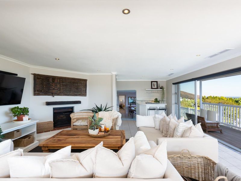 Gorgeous Villa with Unobstructed Mountain and Sea Views - Photo 9