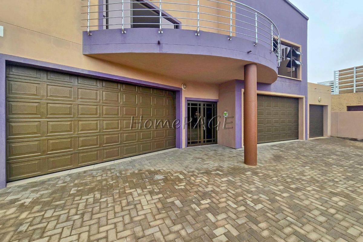 Long Beach, Walvis Bay:  4 Bedroom Property with 6-car garages for sale - Photo 2