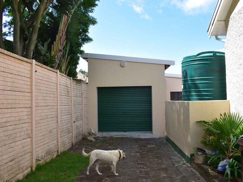 Sought after address! - Photo 8