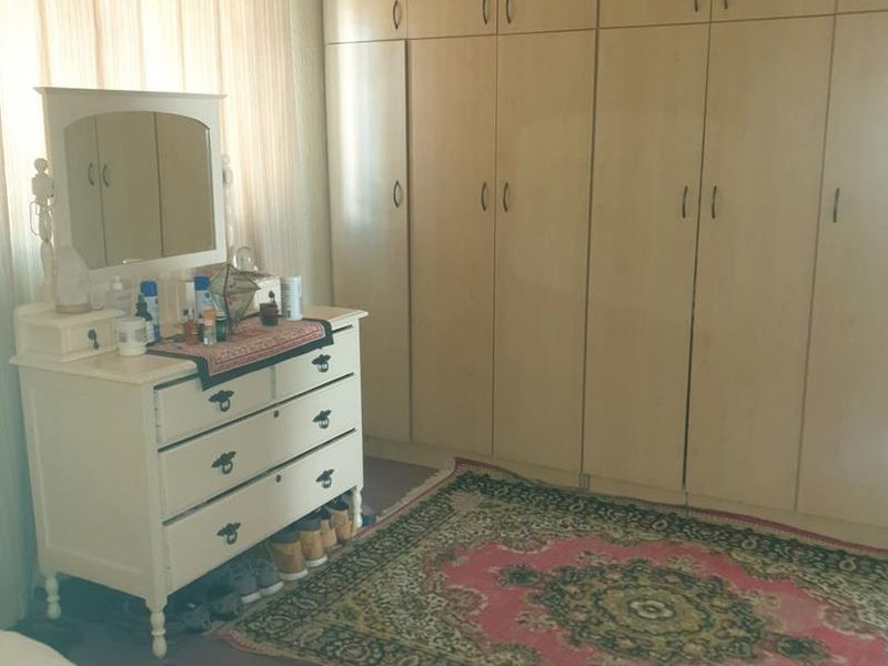 FAMILY HOME FOR SALE IN HOCHLANDPARK - Photo 3