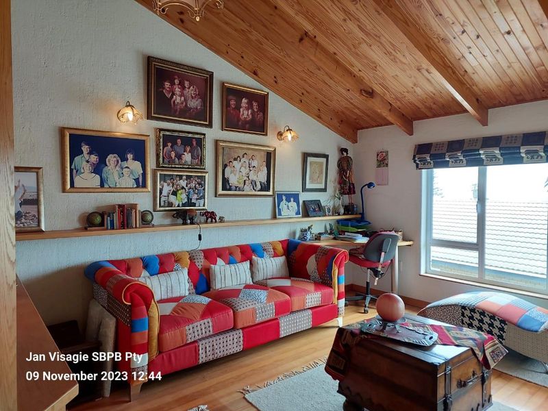 Freestanding House in Swakopmund only a few hundred metres away from the beach promenade! - Photo 6