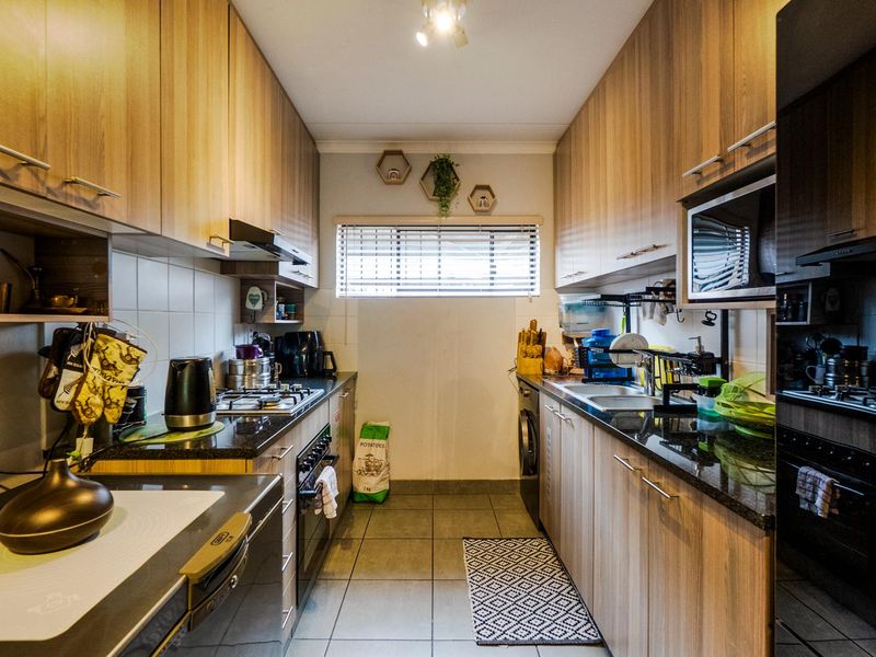 Ground floor modern unit - Photo 10