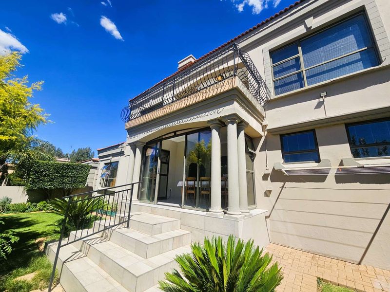 Exceptional One-of-a-Kind 3 Bedroom Townhouse in Dan Pienaar – Luxury, Space & Spectacular Views - Photo 3