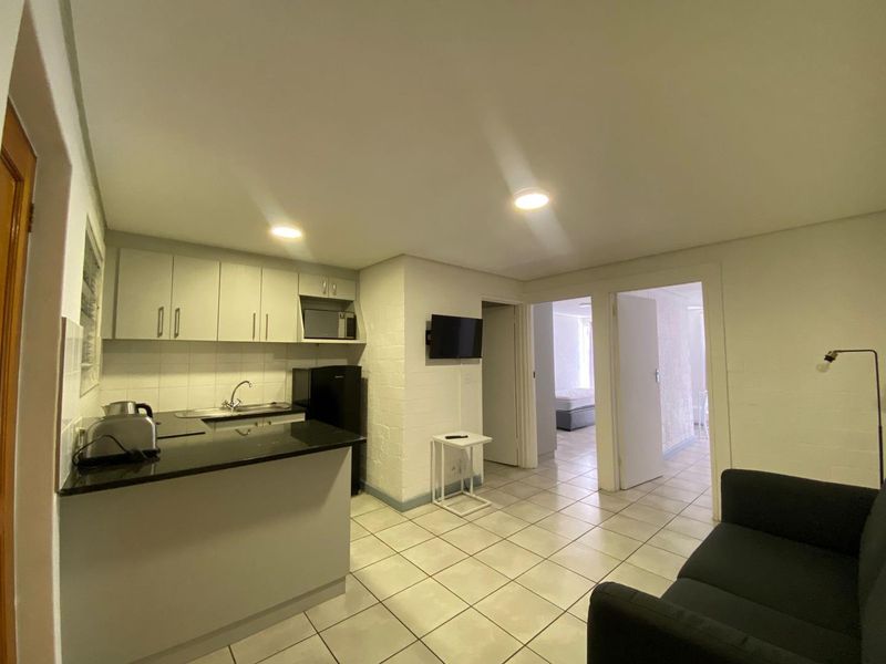 Beautifully renovated and furnished 2 Bed 1 Bath with Balcony - Photo 8