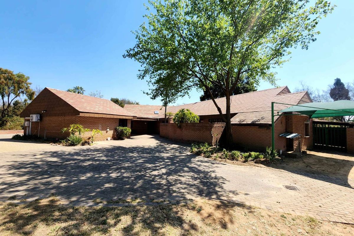 Fantastic income-generating agricultural property with general store trading rights in the heart of Glenferness AH. - Photo 5