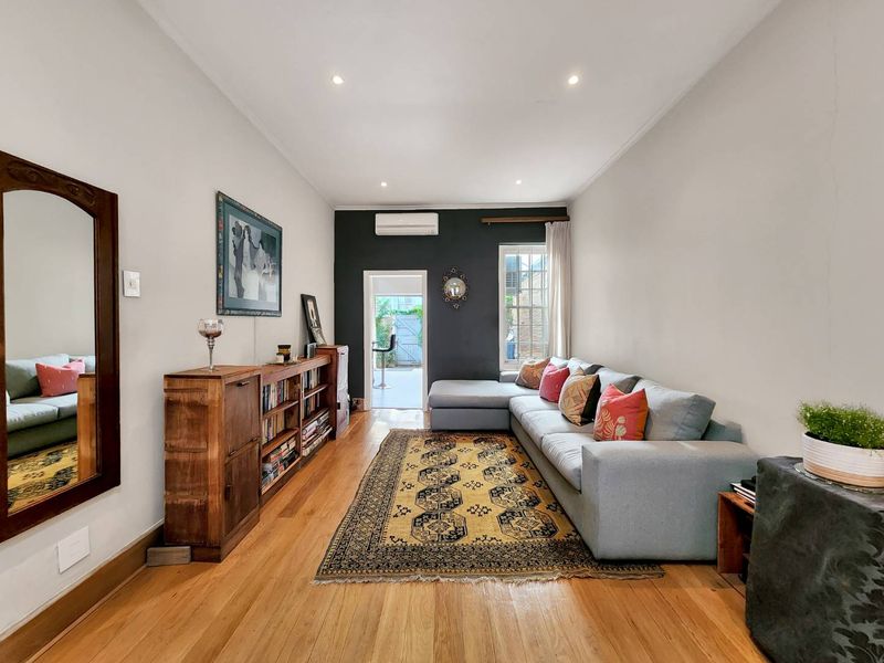 Upper Sea Point home on the border of Fresnaye - Photo 10