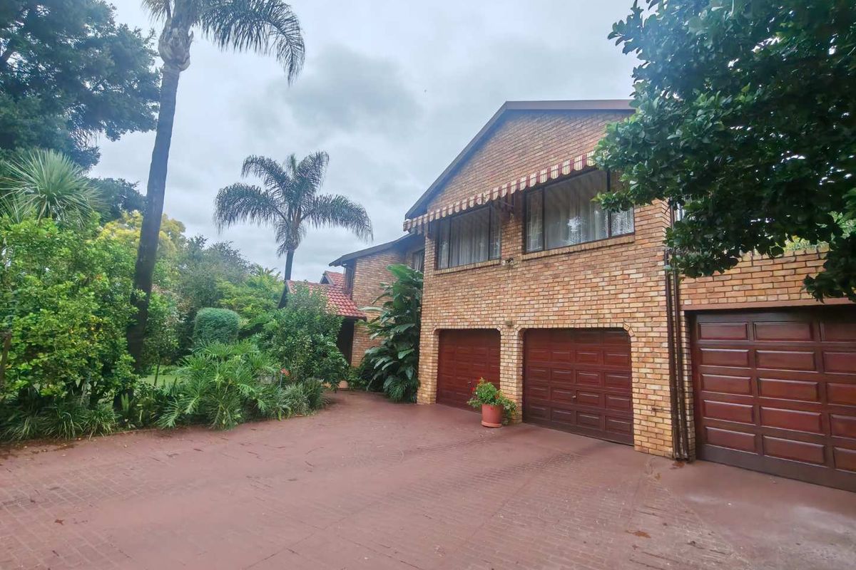EXCLUSIVE MANDATE - LOVELY NEAT FAMILY HOME IN BOOMED OFF AREA - Photo 2