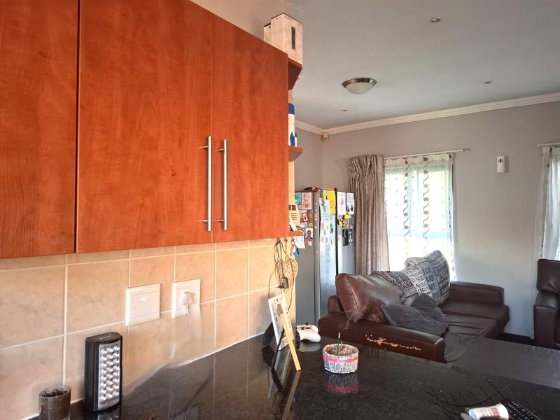 2 Bedroom Apartment in Popular Concerto Symphony Park Hartbeespoort - Photo 8