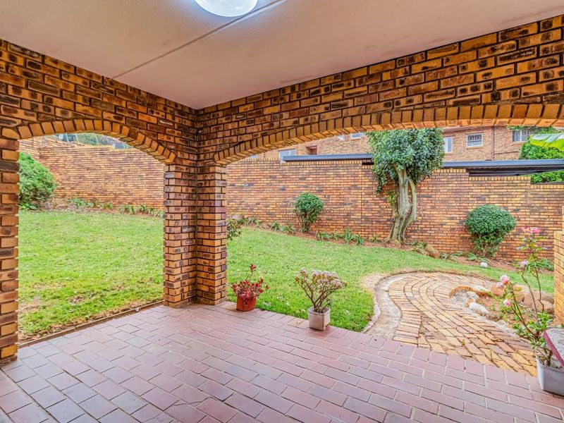 2 Bedroom Pet-Friendly Townhouse Forsale in Bruma - Photo 3
