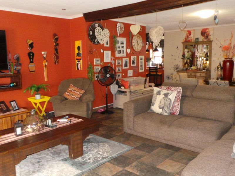 Spacious modern Family home close to schools - Photo 9