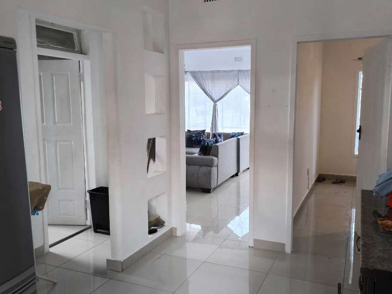 CALLING ALL INVESTORS - STUNNING SPACIOUS APARTMENT !! - Photo 4