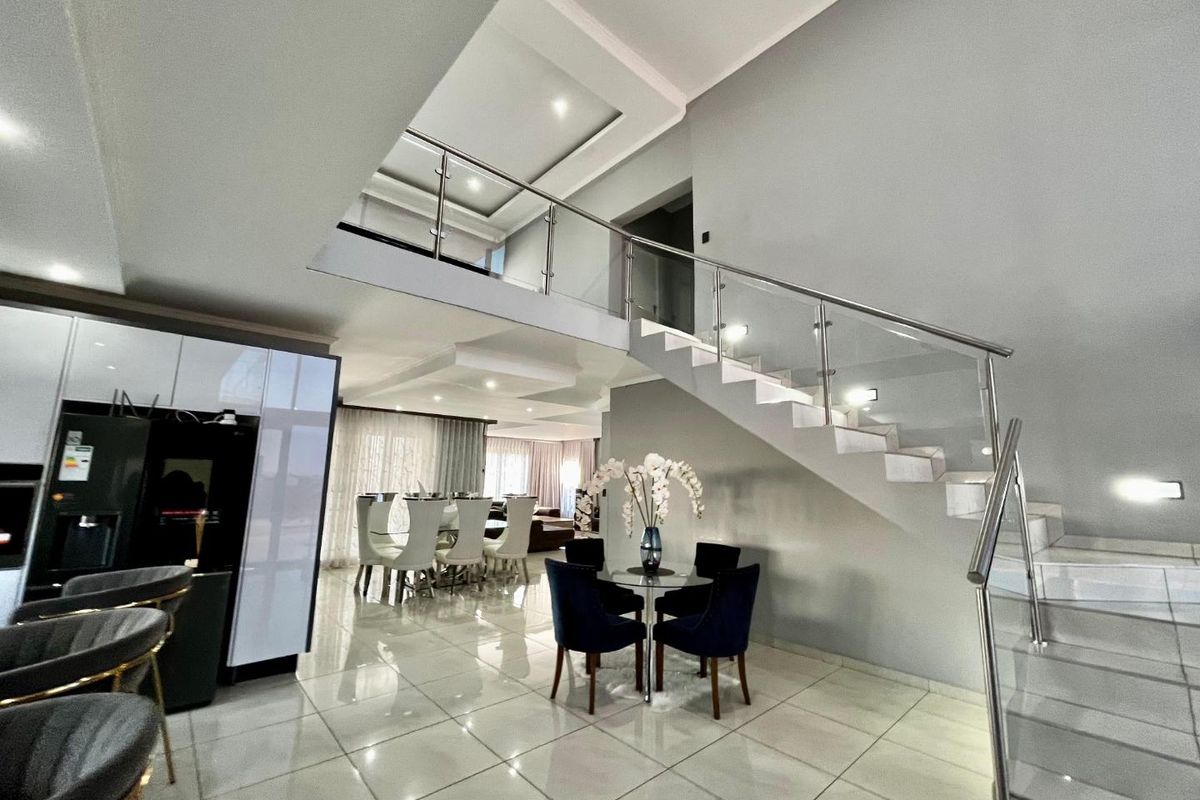 Luxurious 5-Bedroom House in Six Fountains Estate - Photo 5