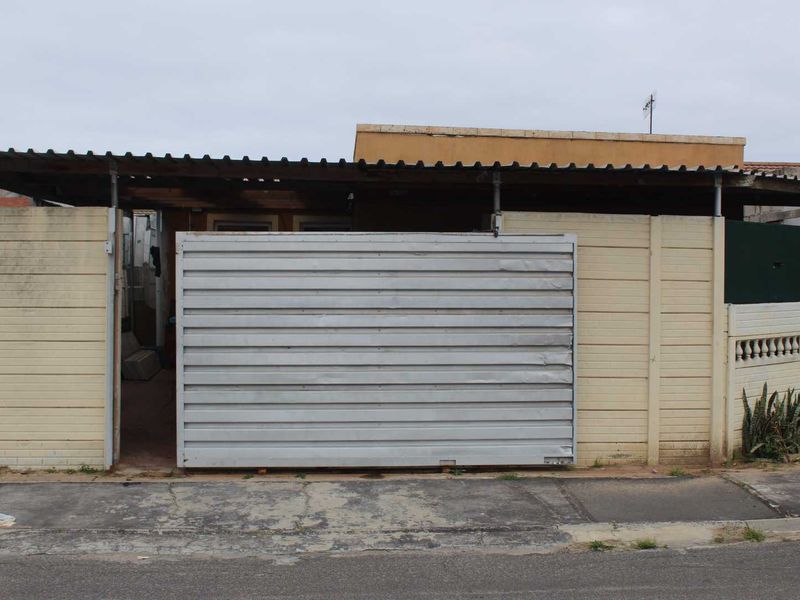 Charming 2-Bedroom Home with Income-Generating Granny Flat - Photo 2