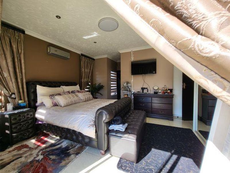 4 Bedroom - Photo 10