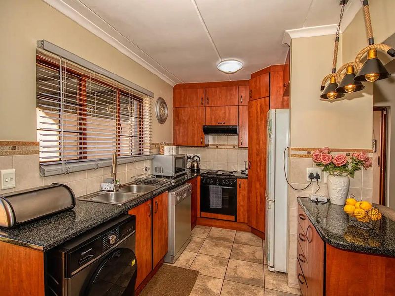 3 Bedroom Meyersig Modern Family home! - Photo 2