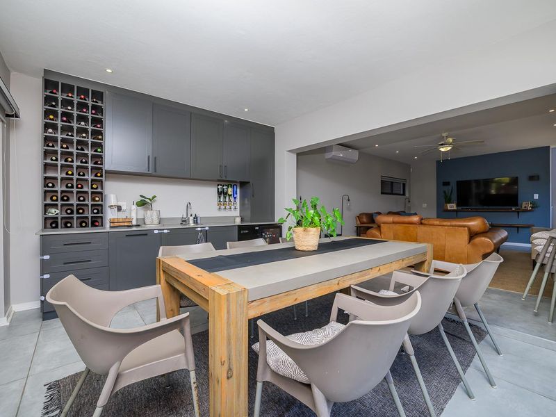 Spacious 6 Bedroom Family Home | Triple Garage | Solar Backup | Potential for 2 Flatlets | La Lucia - Photo 6