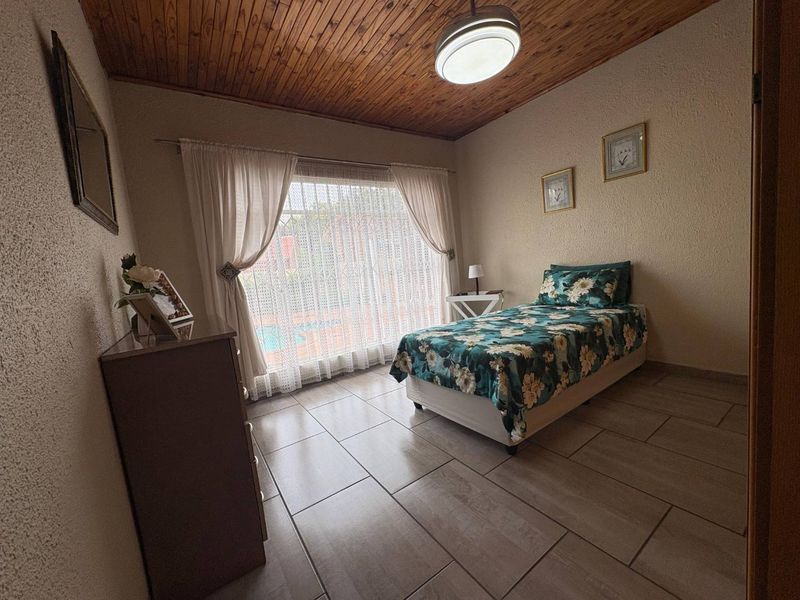 Immaculate Family Home with Exceptional Features & A Family's Dream Backyard - Photo 10