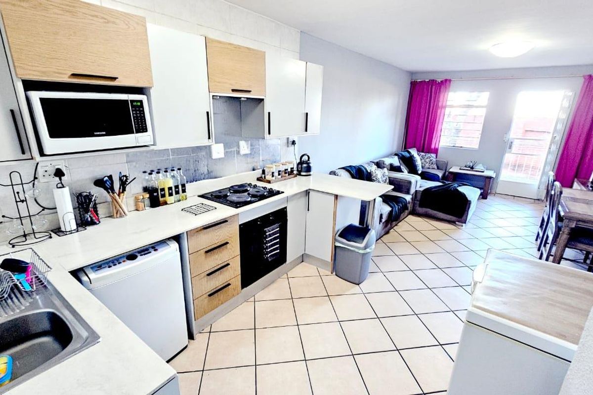 3 Bedroom Townhouse - Photo 4