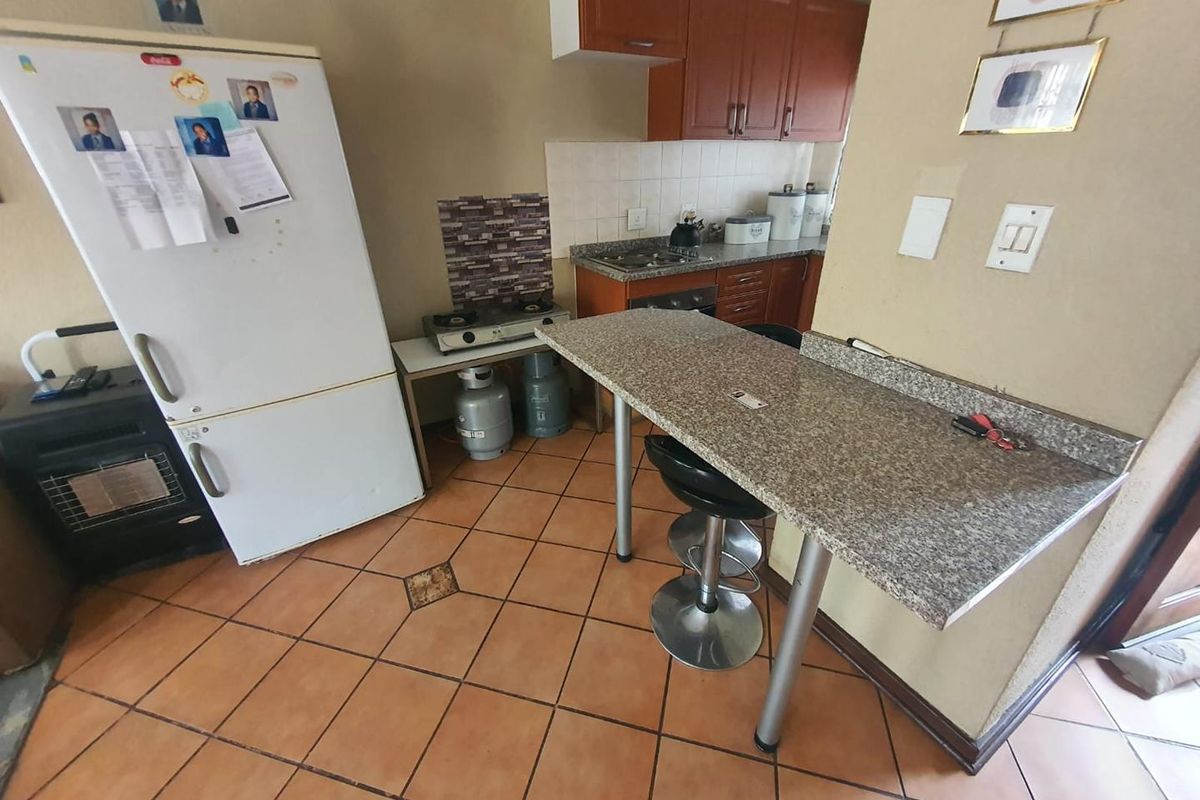 Lakefield Townhouse - Investment Opportunity - Photo 3