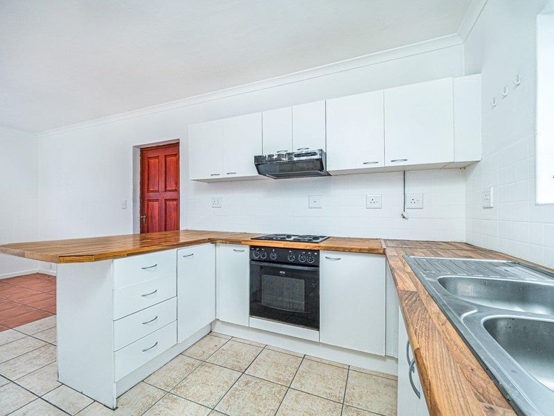 Stylish 2-Bedroom Apartment on the 2nd Floor - Photo 5