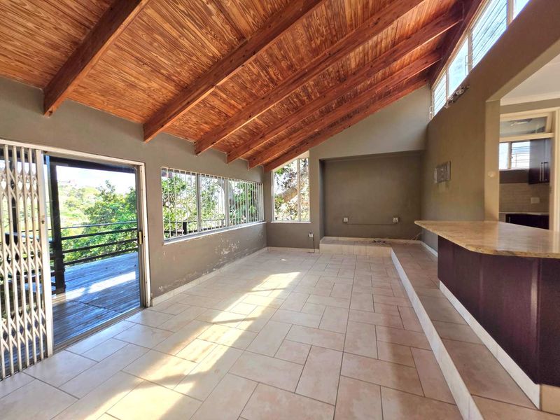 Prime Investment Opportunity – Family Home with Student Accommodation Potential in Manor Gardens - Photo 6