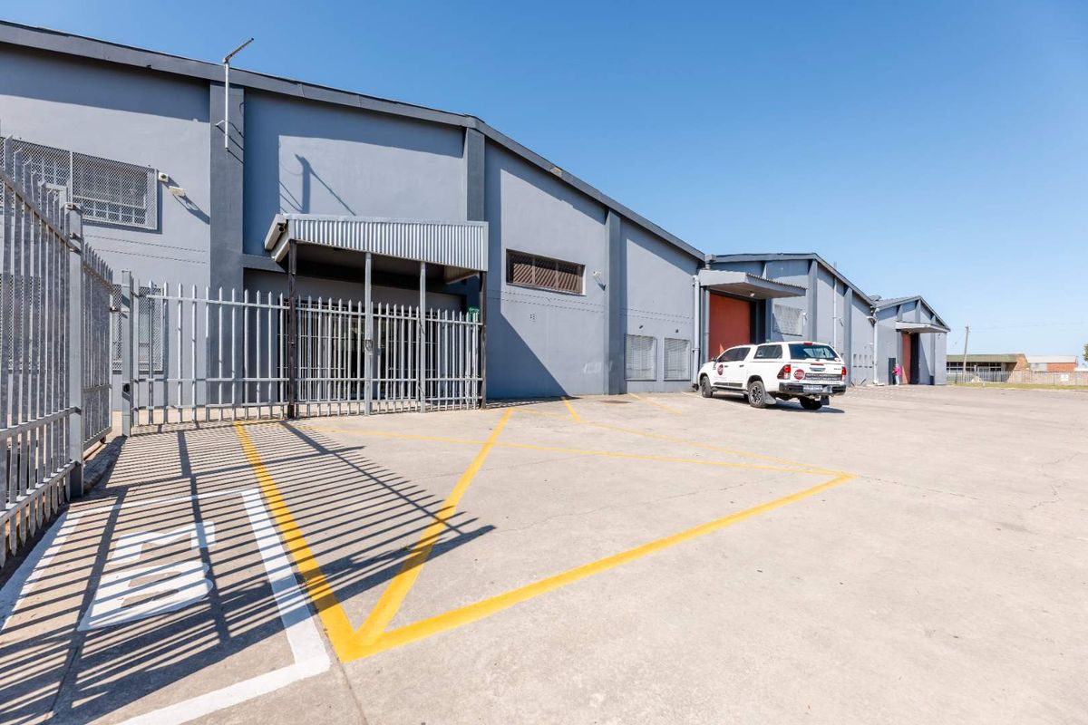 CALLING ALL INVESTORS – LARGE COMMERCIAL BUILDING FOR SALE IN GEORGE INDUSTRIA - Photo 5
