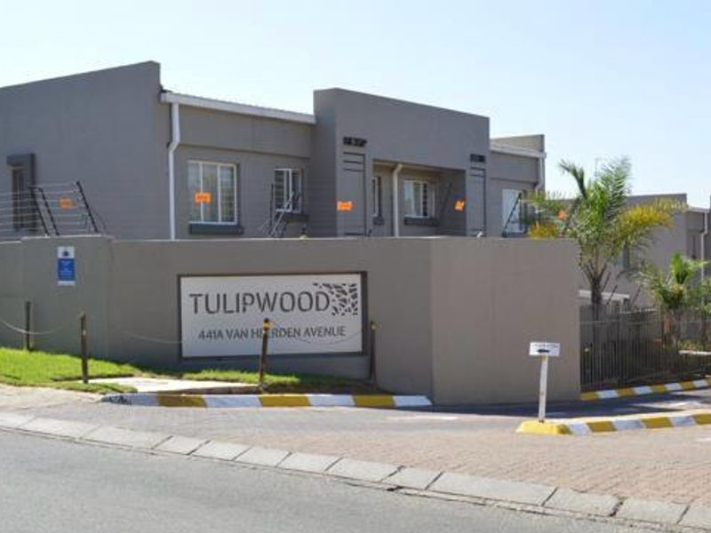 TWO BEDROOM APARTMENT IN HALFWAY GARDENS AVAILABLE. - Photo 1