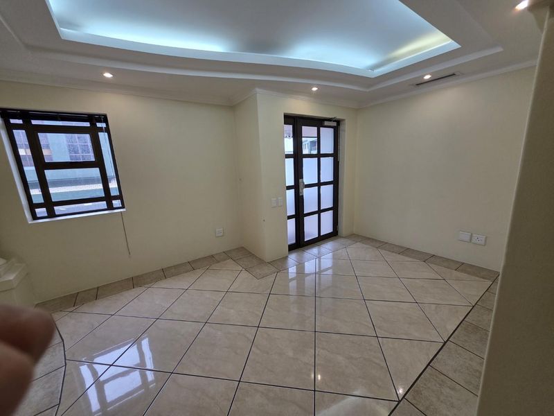 310m2 of A-Grade office space TO LET - Photo 2