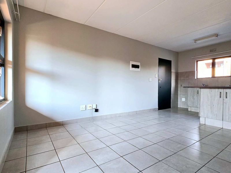 Neat & Secure 2-Bedroom Apartment – Ideal for First-Time Buyers or Investors - Photo 7