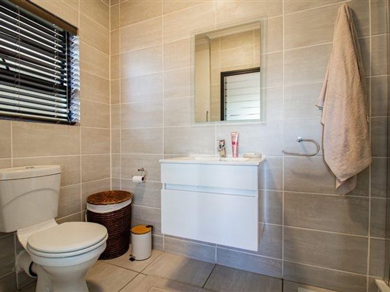 3 Bedroom Ground floor For Sale. - Photo 6