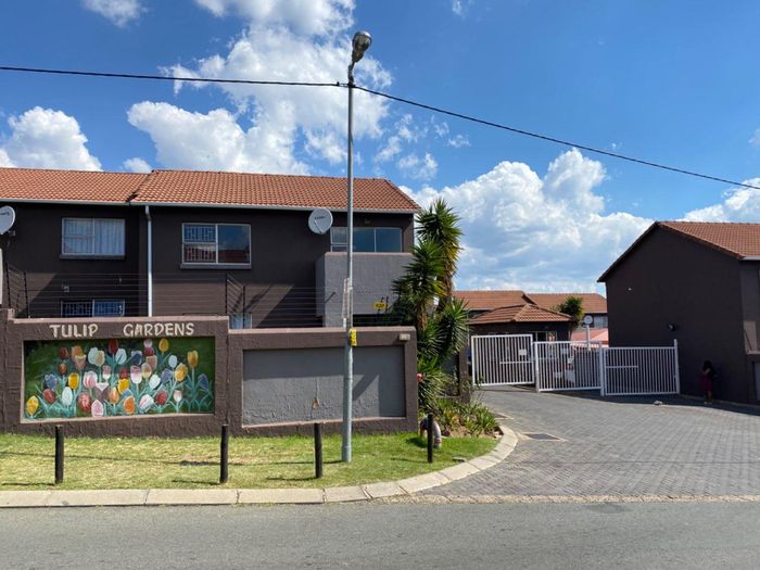 Property #2256080, Apartment Sold in Vorna Valley