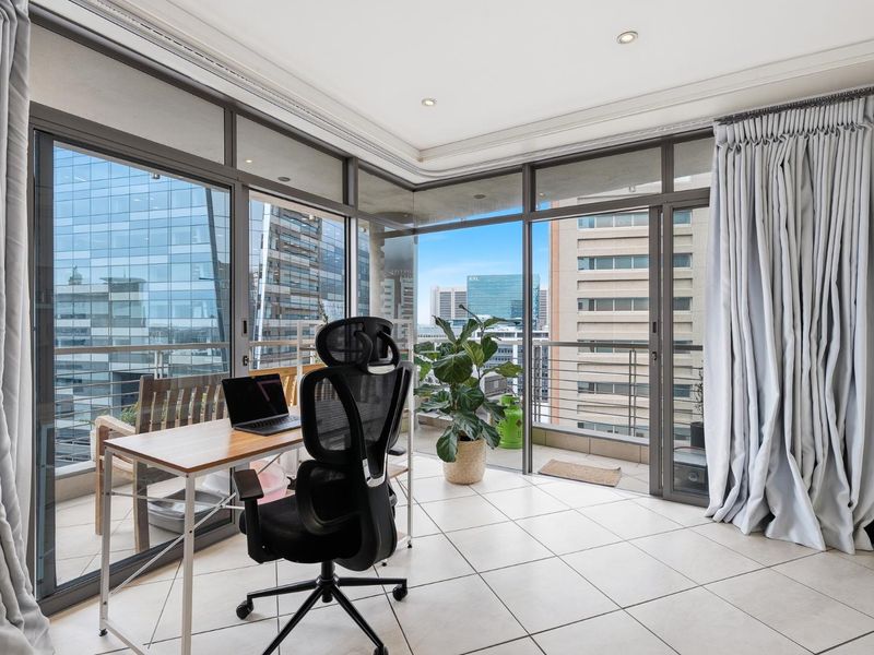 Furnished Spacious 1 Bed with Balcony & Views Available 3 May - Photo 10