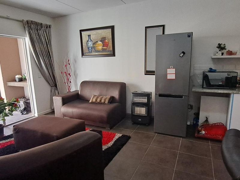 Modern 2-Bedroom, 2-Bathroom Apartment with Patio & Braai – Walk to Northgate Shopping Centre - Photo 7