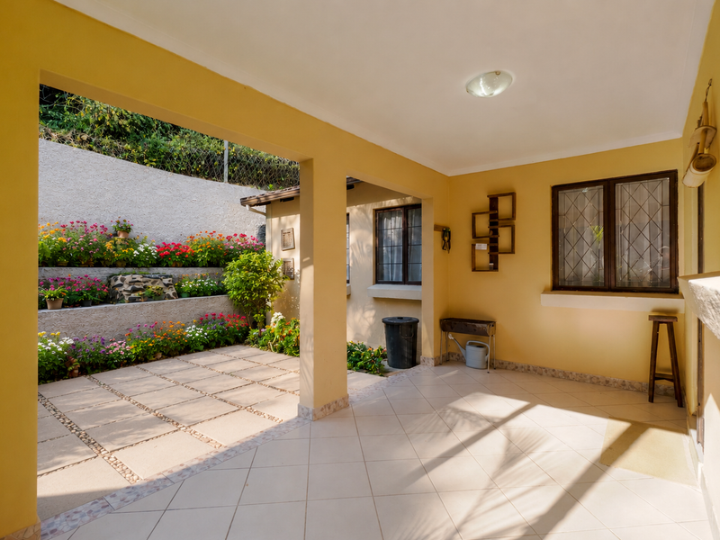 Secure simplex in excellent location - Photo 4