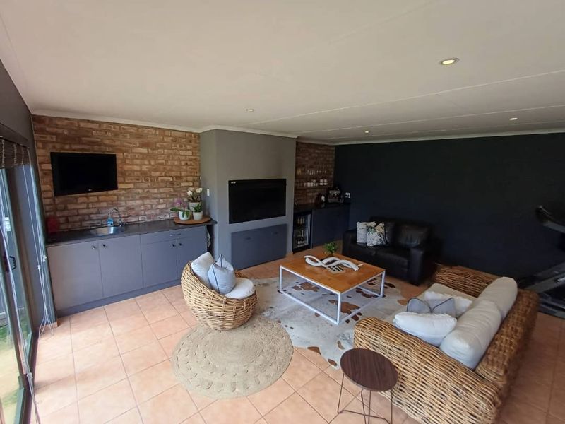 Absolute Stunner! - Photo 5