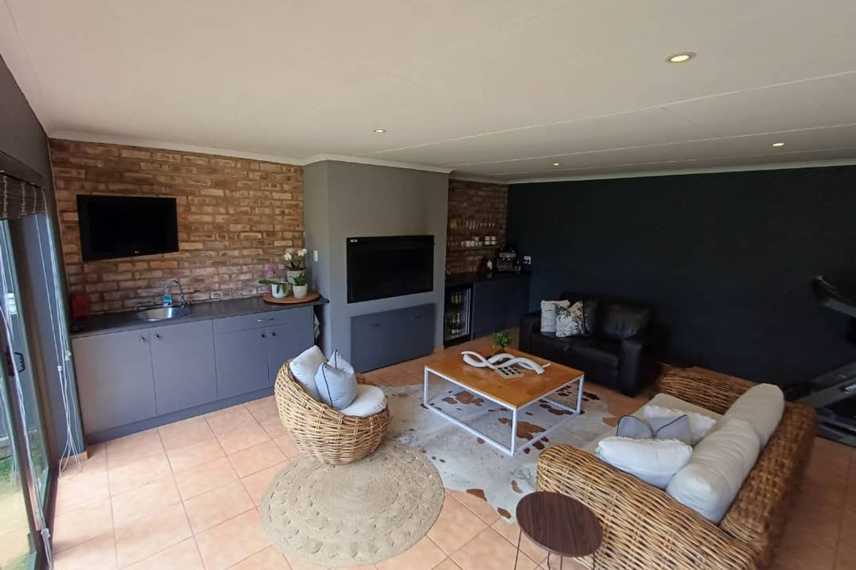 Absolute Stunner! - Photo 5