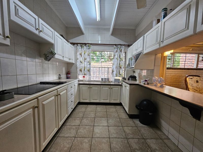 This fully furnished 4-bedroom home offers 3.5 bathrooms, making everyday living easy and comfortable for the whole family. - Photo 3