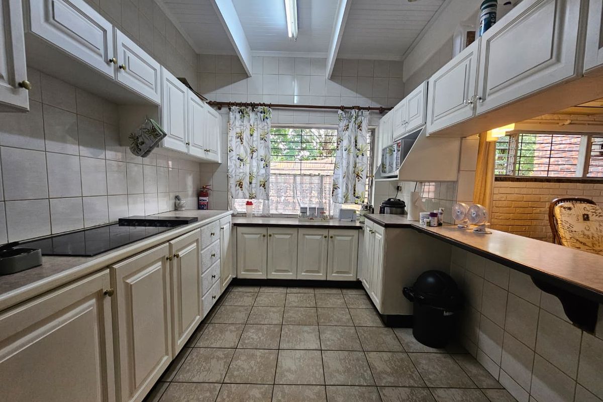 This fully furnished 4-bedroom home offers 3.5 bathrooms, making everyday living easy and comfortable for the whole family. - Photo 3