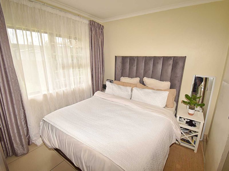 Pet-Friendly 3-Bedroom Simplex Townhouse - Photo 10