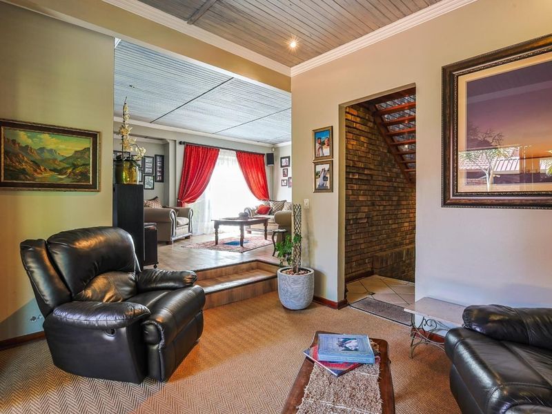 This beautiful family dream home offers space, flow, and comfort in perfect harmony. Designed for easy living and unforgettable entertaining. - Photo 5