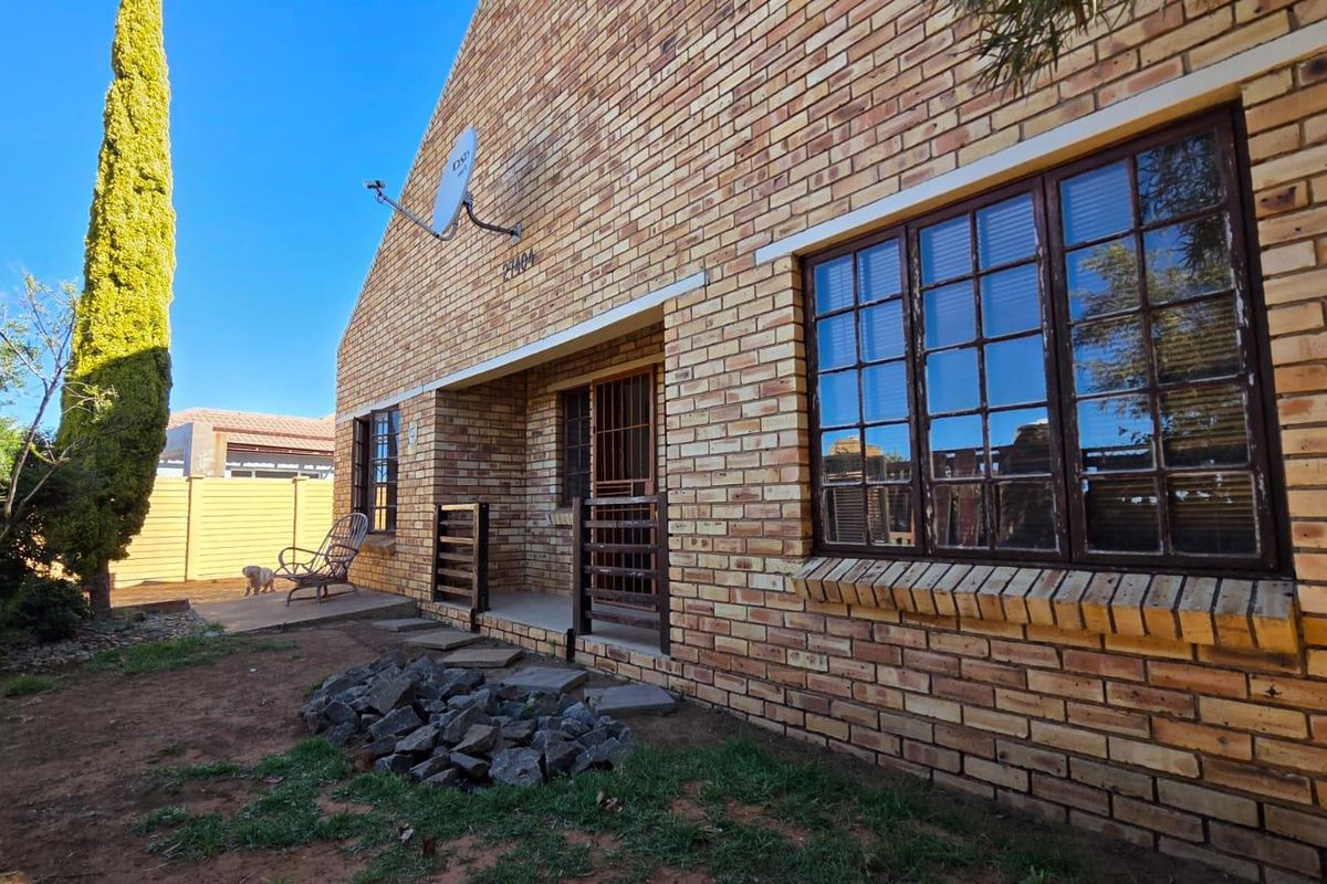 Neat Facebrick Family Home – Well Located & Move-In Ready - Photo 4