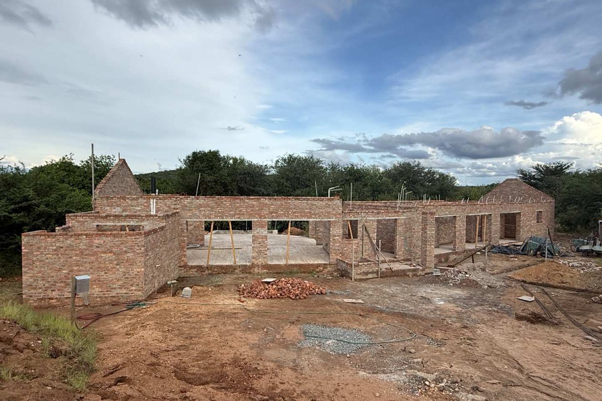 Brand-New 3-Bedroom Riverfront Home – Elephant Rock Eco Estate - Photo 2