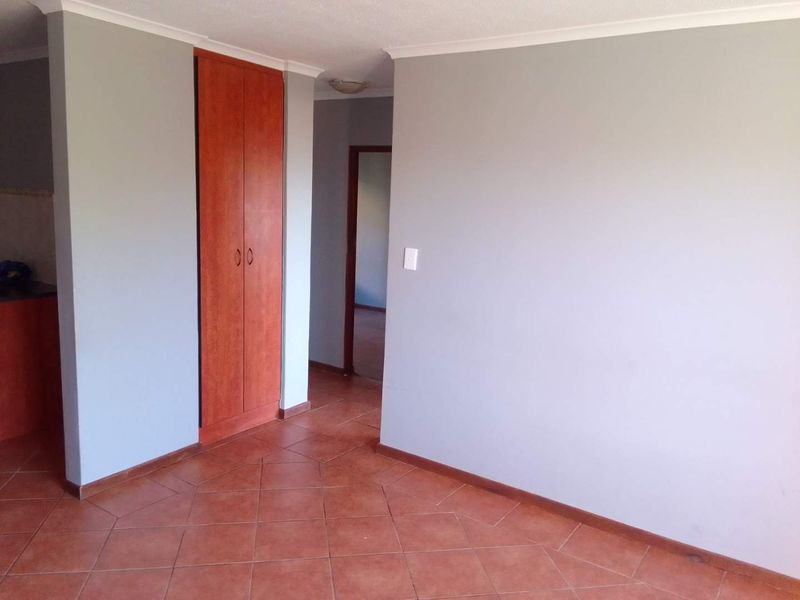 2-bedroom Apartment in a security complex - Photo 10