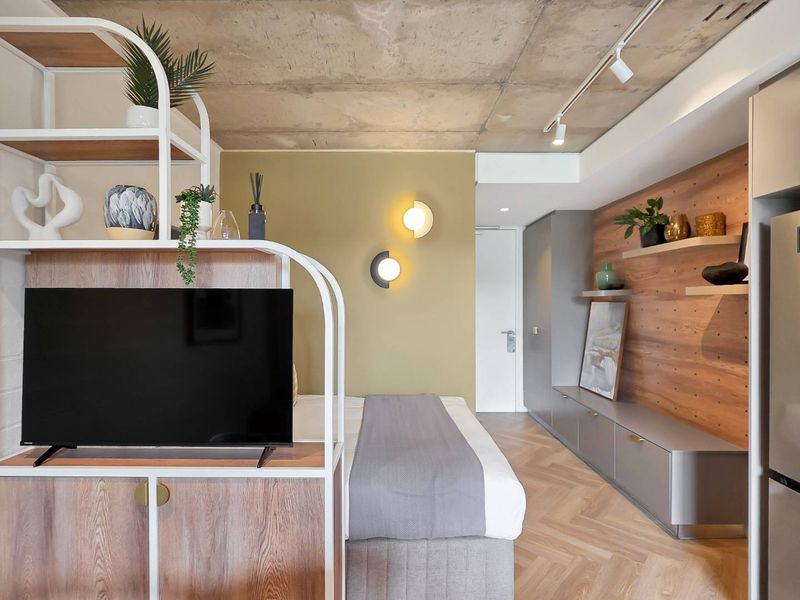 Brand New Fully Furnished Studio - Photo 10